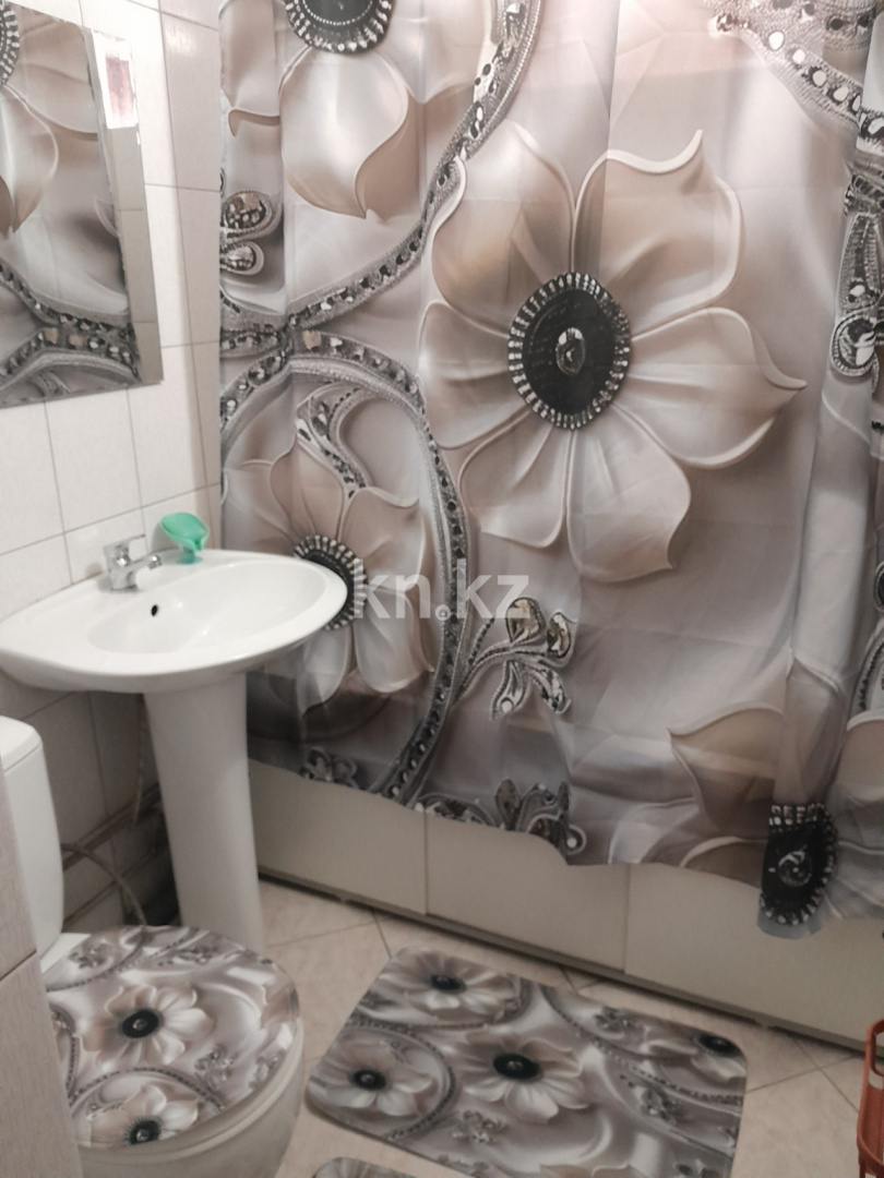 Аренда 2-комнатной квартиры посуточно, 50 м², пр. Ауэзова, дом  49 в Усть-Каменогорске - фото 13