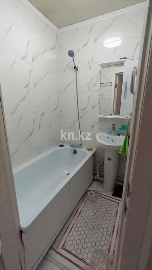 Продажа 3-комнатной квартиры, 50 м², мкр-н 16, дом  2 в Караганде - фото 5