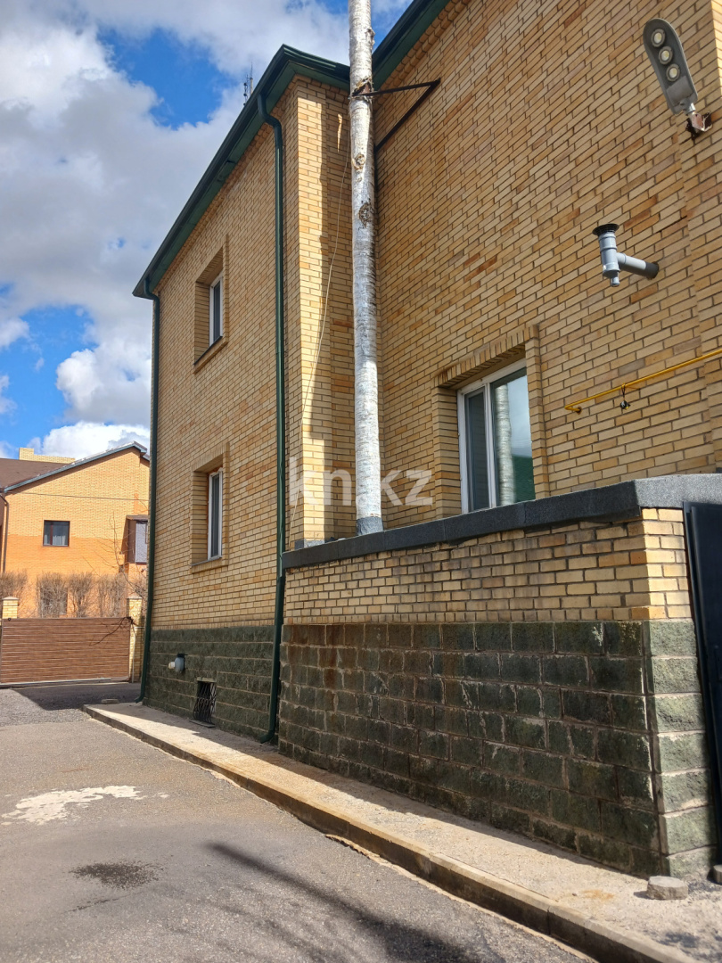 Продажа 8-комнатного дома, 360 м², ул. Кабжанова, дом  146 в Караганде - фото 3
