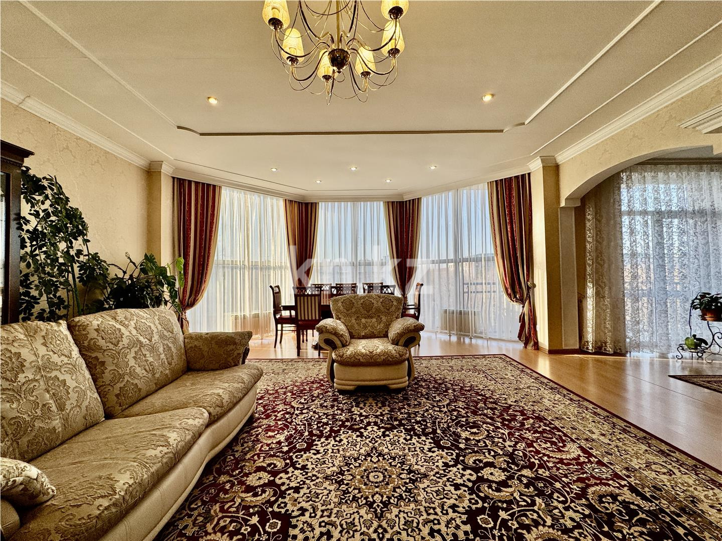 Продажа 3-комнатной квартиры, 132 м², ул. Абая, дом  5 в Караганде - фото 6