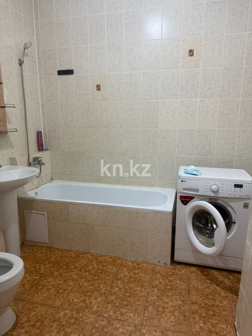 Аренда 1-комнатной квартиры, 50 м², ул. Сауран, дом  3/1 в Астане - фото 11