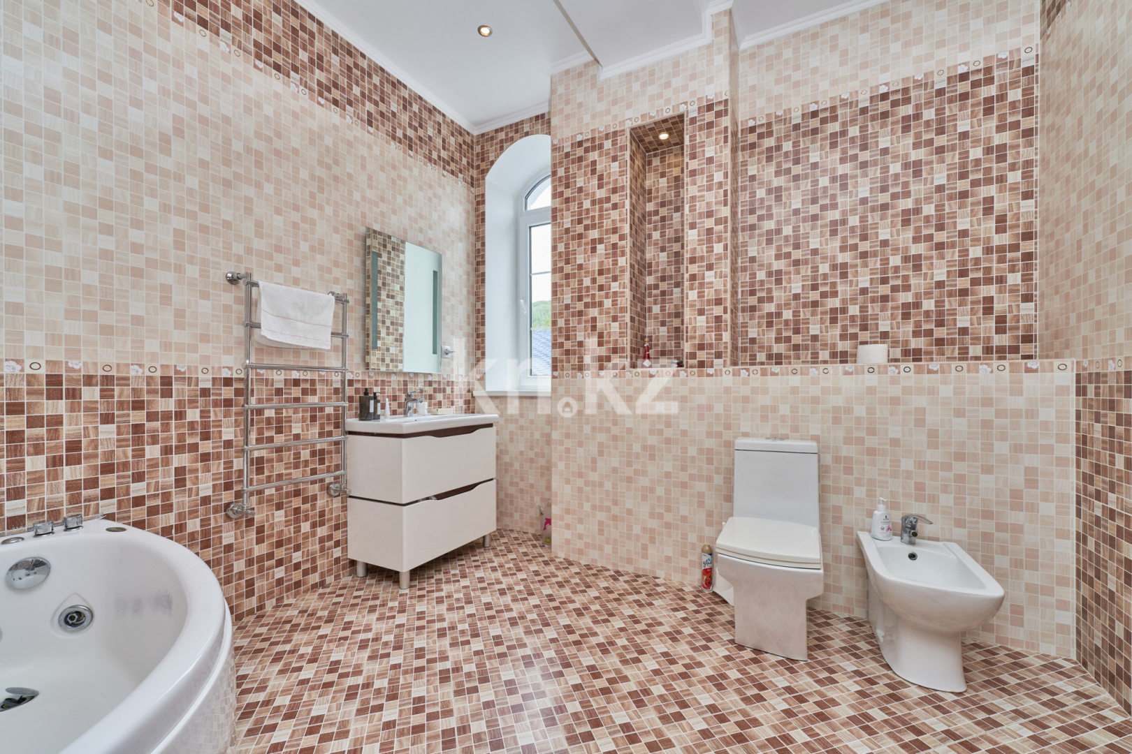 Продажа 10-комнатного дома, 805 м², ул. Ладушкина, дом  120/27 в Алматы - фото 24