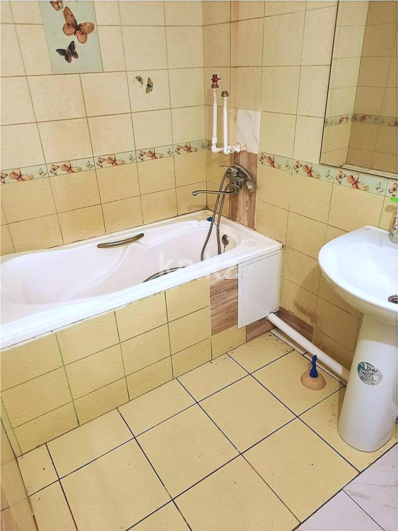 Продажа 3-комнатной квартиры, 76 м², ул. Муканова в Караганде - фото 10