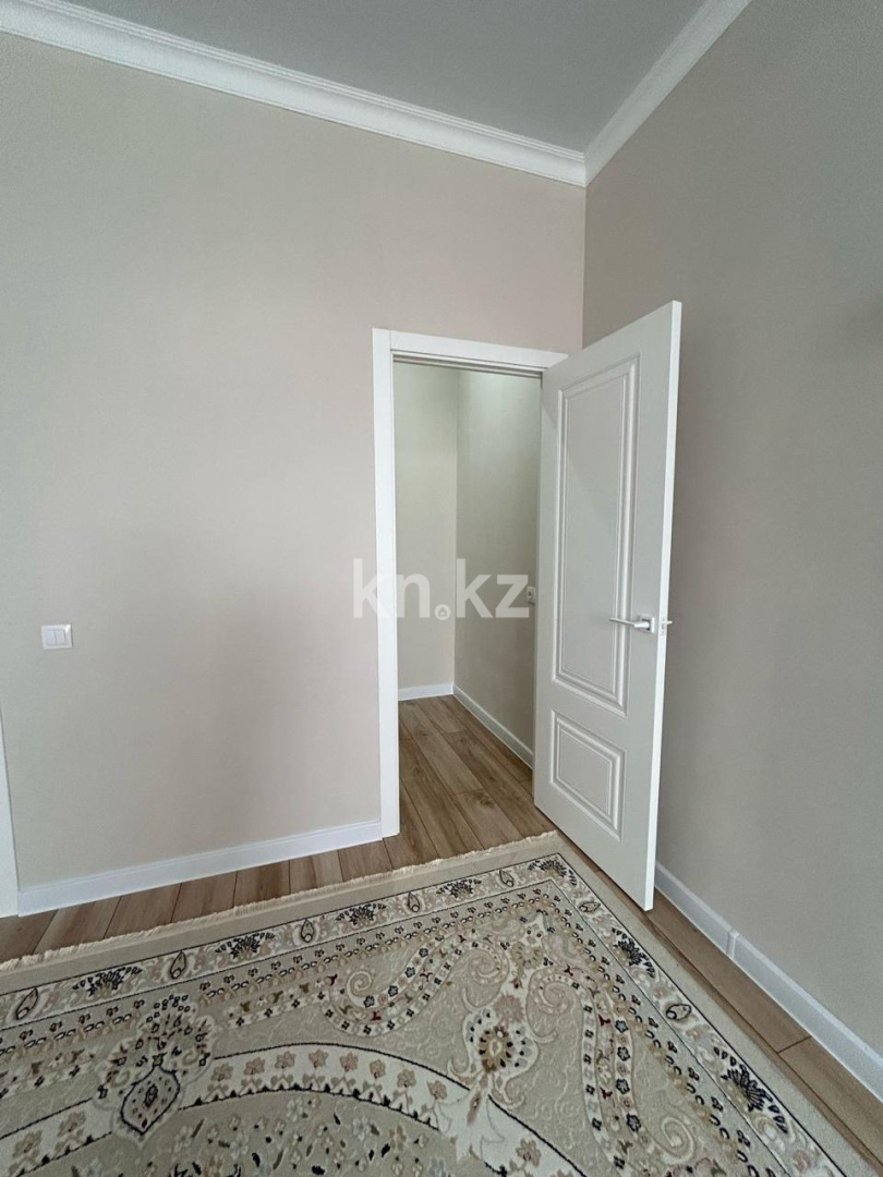 Продажа 3-комнатной квартиры, 89 м², ул. Букетова, дом  3/3 в Караганде - фото 8