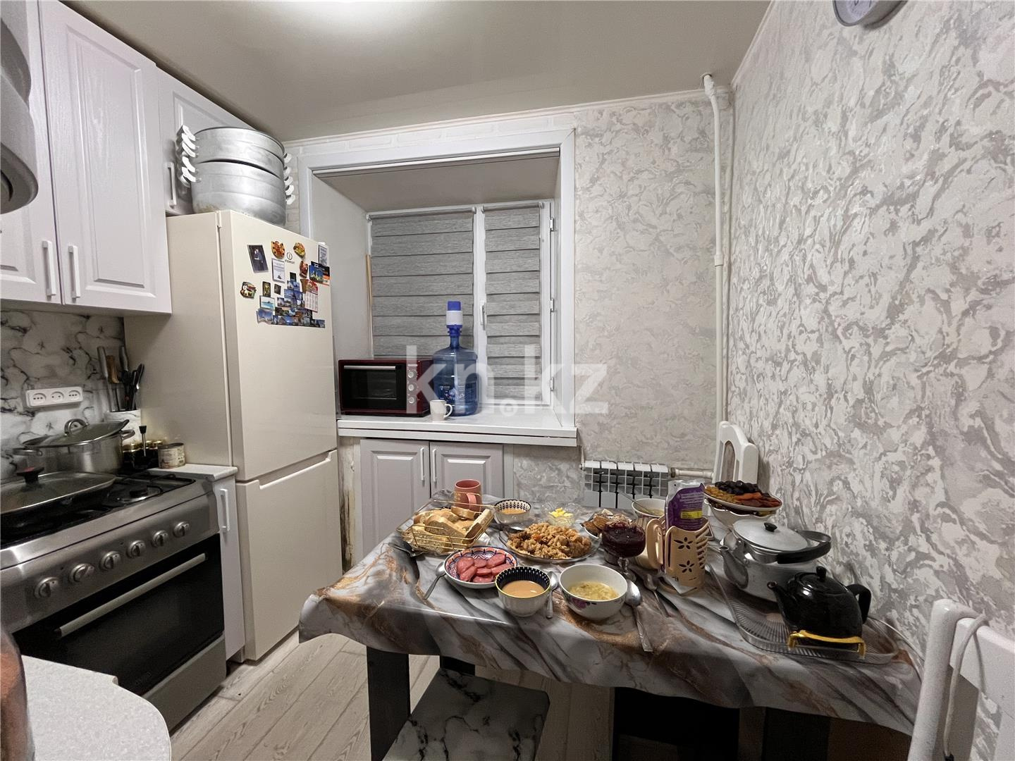 Продажа 3-комнатной квартиры, 58 м², 14-й мкр., дом  16 в Караганде - фото 8