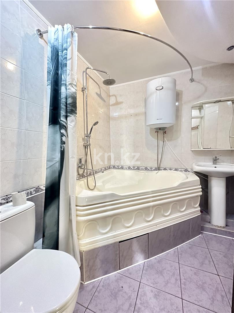 Продажа 3-комнатной квартиры, 61 м², ул. Ержанова в Караганде - фото 11