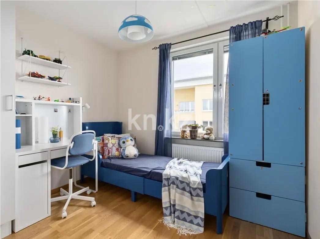 Продажа 4-комнатной квартиры, 80 м², пр. Абылай хана, дом  6/4 в Астане