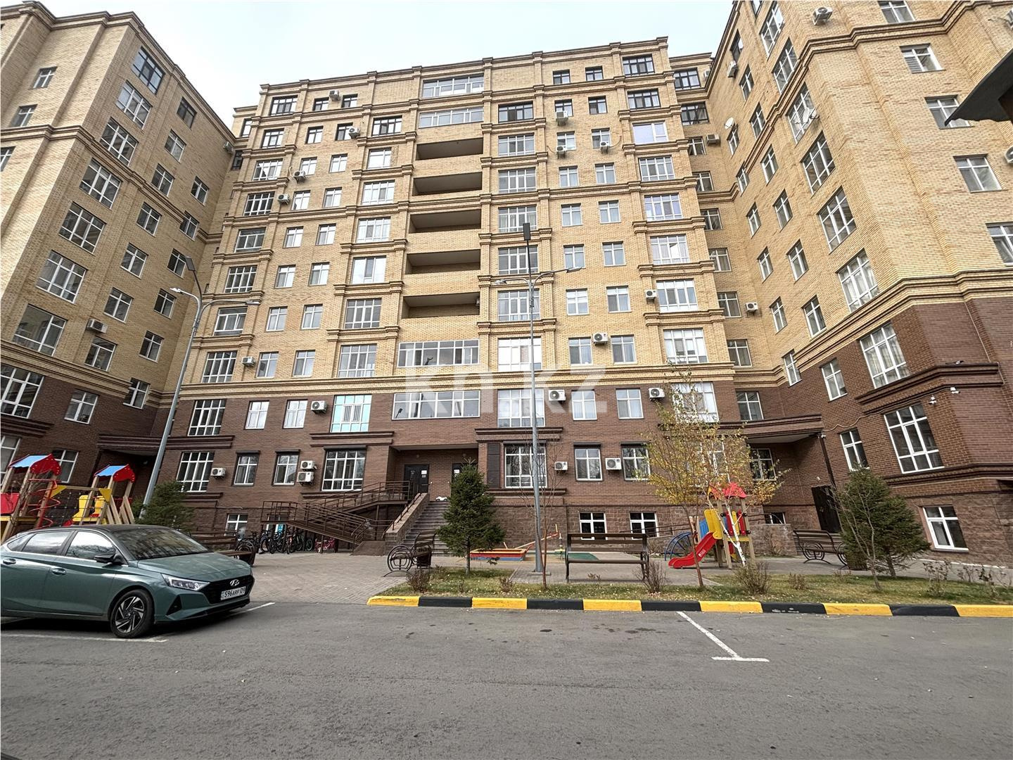 Продажа 3-комнатной квартиры, 149 м², ул. Аманжолова в Караганде