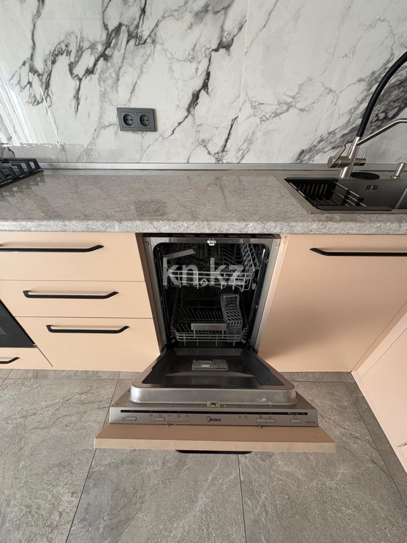 Продажа 2-комнатной квартиры, 56 м², Сейфуллина в Алматы - фото 4