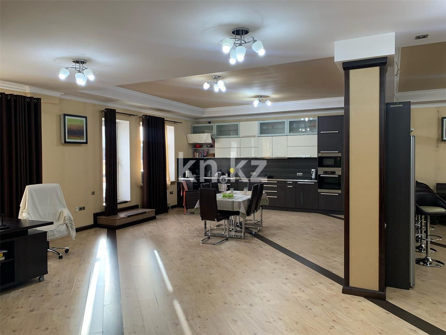 Продажа 7-комнатной квартиры, 391 м², ул. Аманжолова, дом  30 в Караганде - фото 5