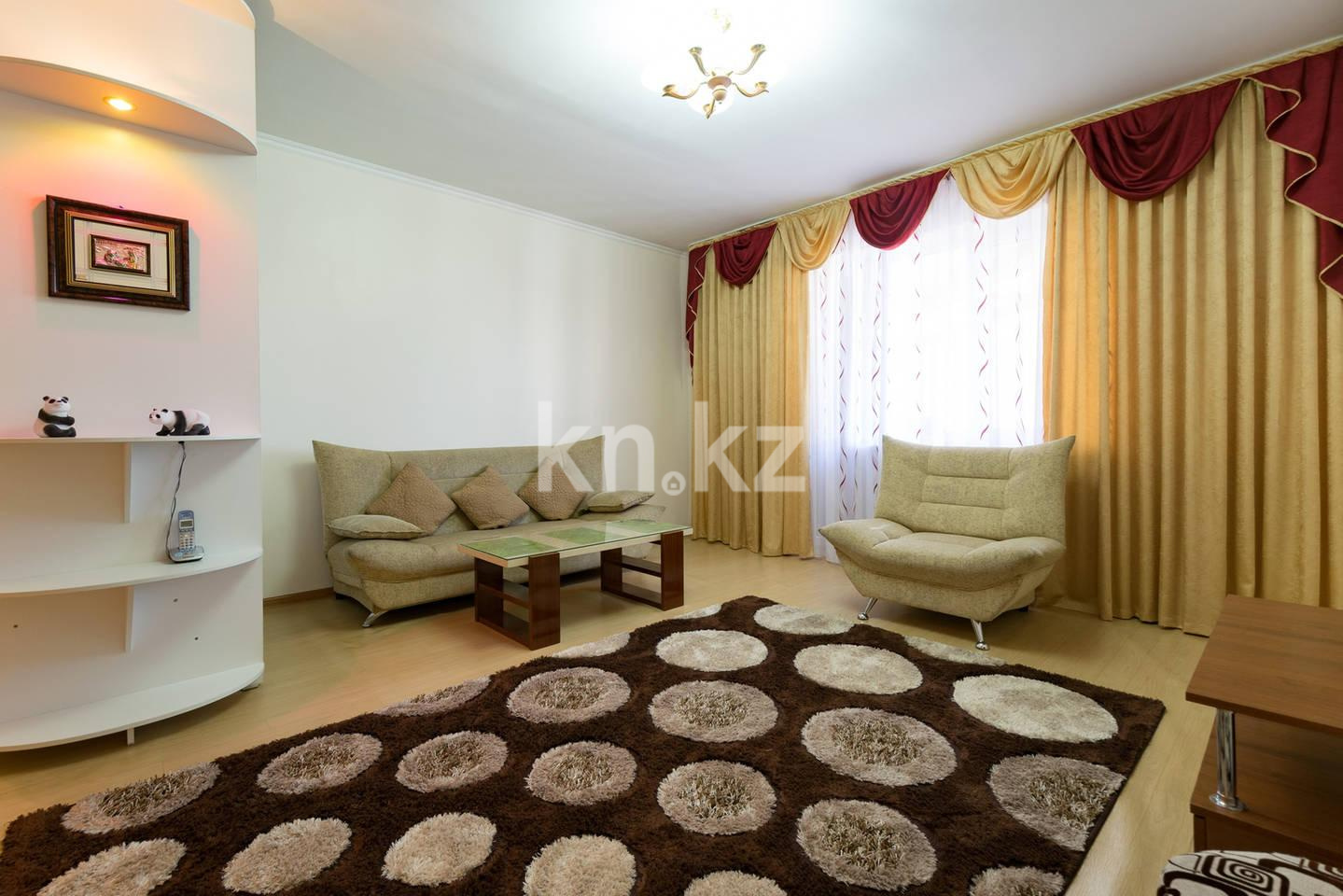 Аренда 4-комнатной квартиры посуточно, 98 м², Самал-2 мкр-н, дом  26 в Алматы - фото 2