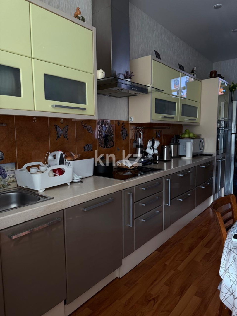 Продажа 3-комнатной квартиры, 135.4 м², ул. Аманжолова в Караганде - фото 8