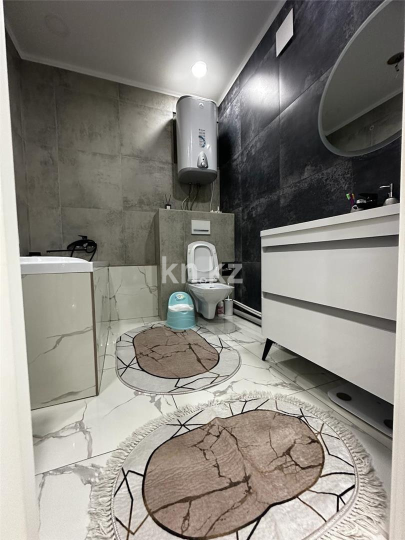 Продажа 2-комнатной квартиры, 65 м², ул. Сатыбалдина в Караганде - фото 13