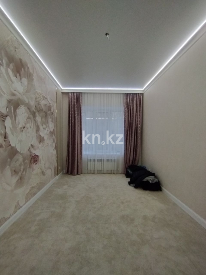 Продажа 2-комнатной квартиры, 72.3 м², ул. Алии Молдагуловой в Уральске - фото 2