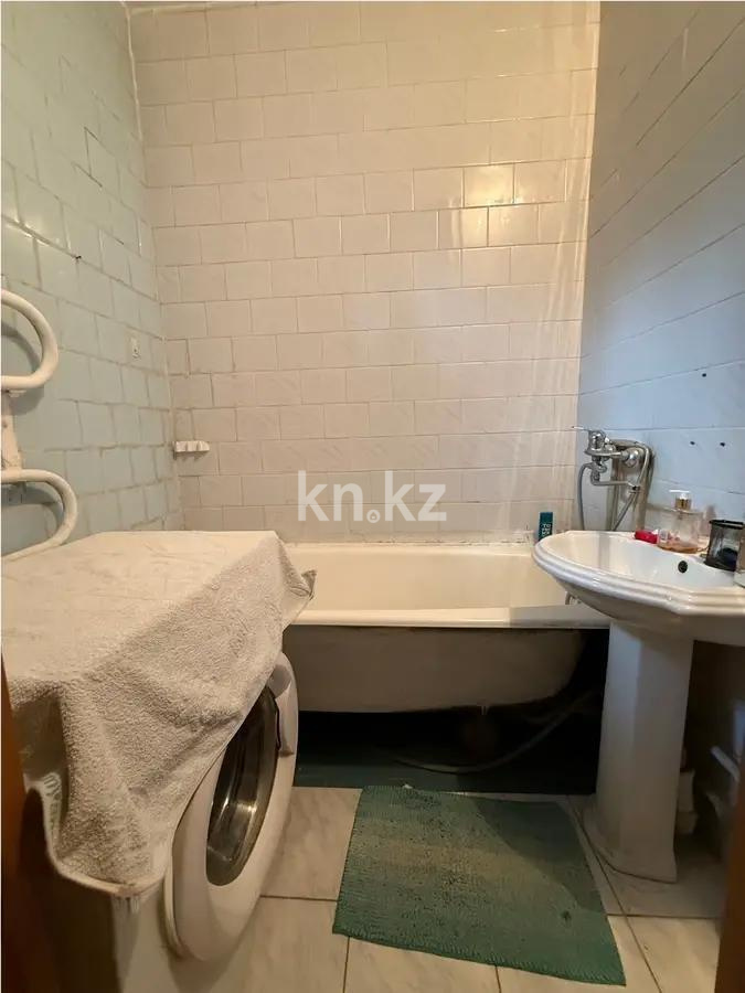 Продажа 3-комнатной квартиры, 65 м², мкр-н Аксай-2, дом  63 в Алматы - фото 4