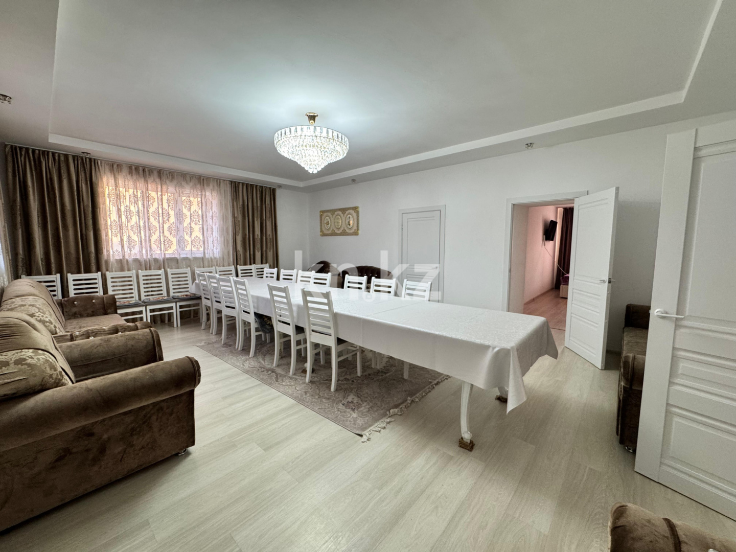 Продажа 6-комнатного дома, 343 м², ул. Карибжанова в Караганде