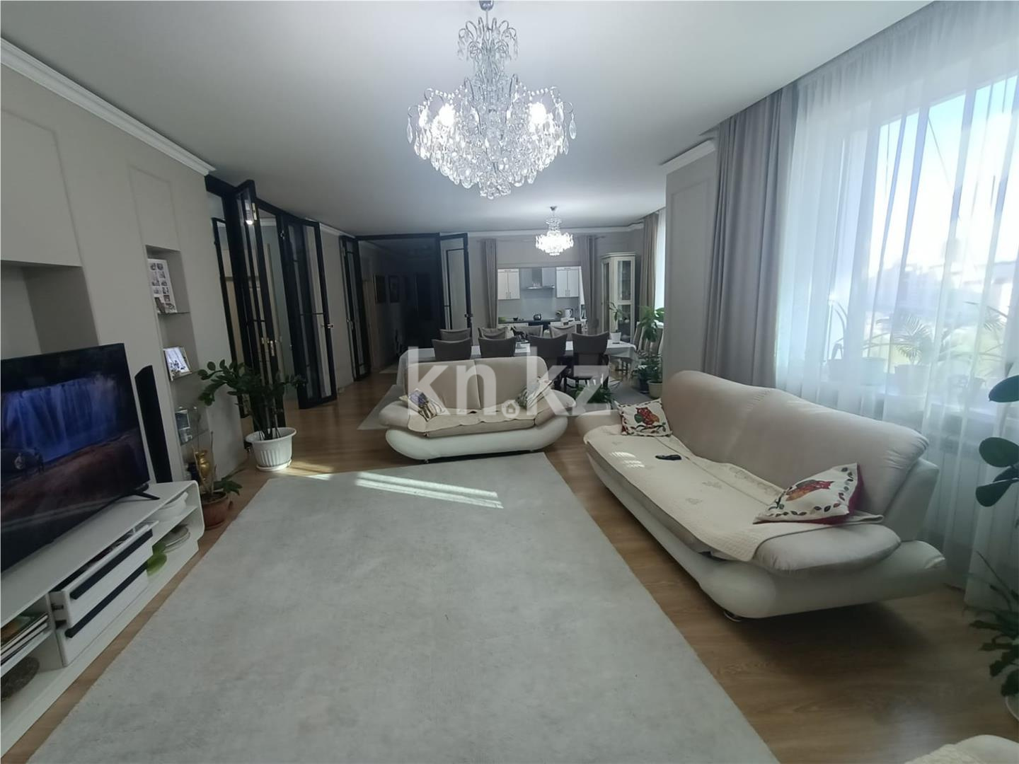 Продажа 5-комнатной квартиры, 200 м² в Астане
