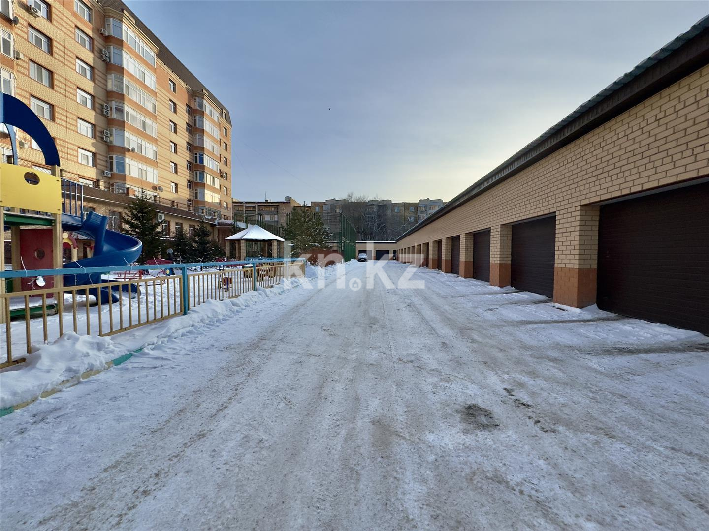 Продажа 5-комнатной квартиры, 217 м², ул. Аманжолова, дом  41 в Караганде - фото 38