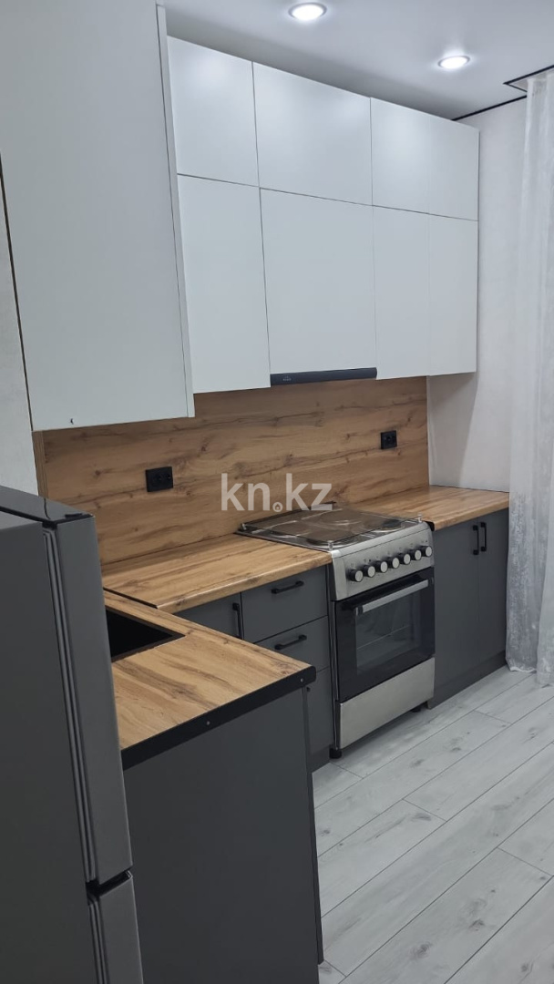 Аренда 1-комнатной квартиры, 40 м², ул. Нажимеденова, дом  62 в Астане