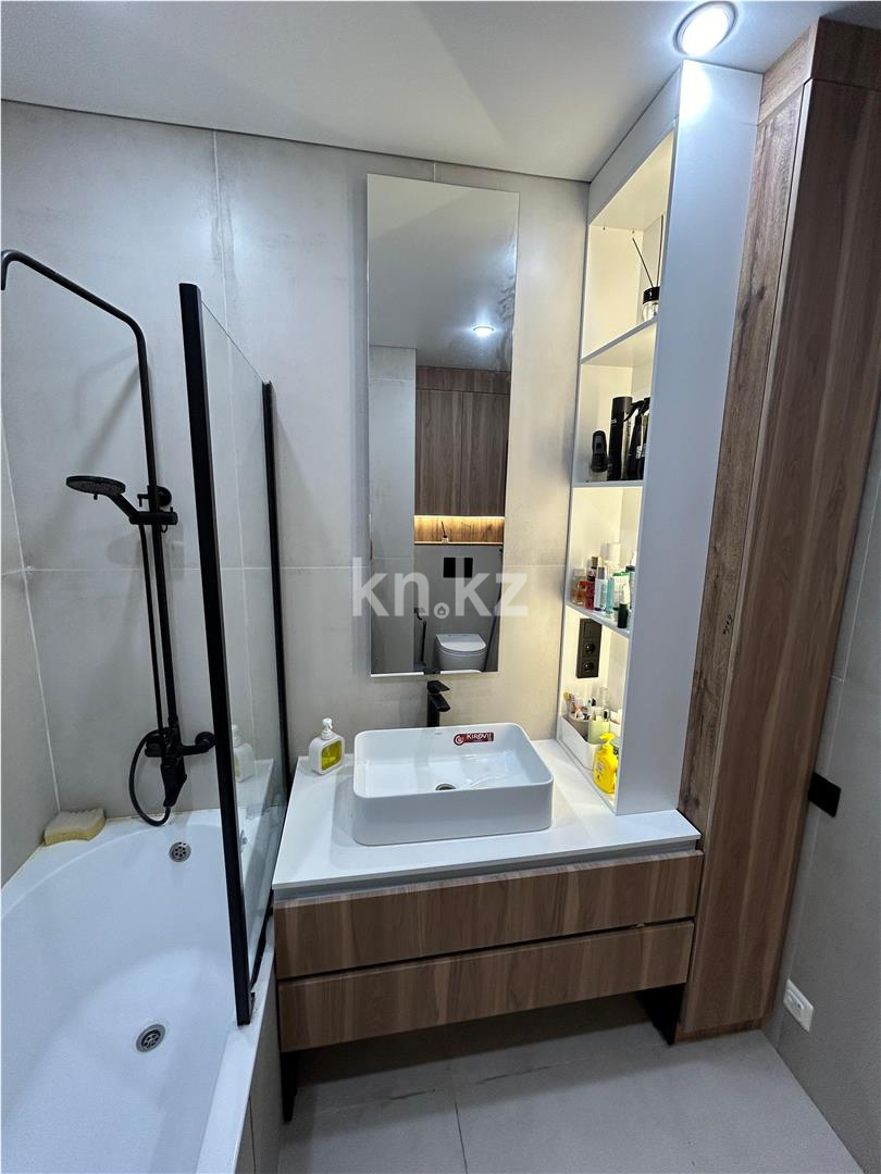 Продажа 3-комнатной квартиры, 83 м², ул. Муканова в Караганде - фото 11