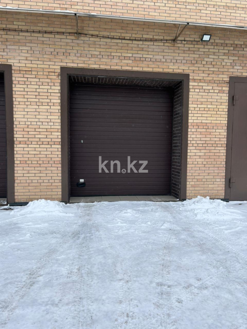 Продажа 3-комнатной квартиры, 135.4 м², ул. Аманжолова в Караганде - фото 15