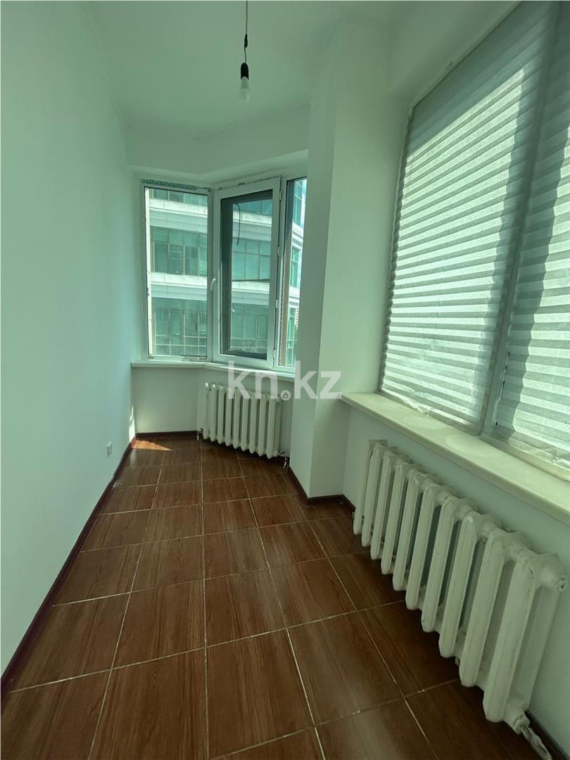 Продажа 3-комнатной квартиры, 111 м², ул. Достык в Астане - фото 14