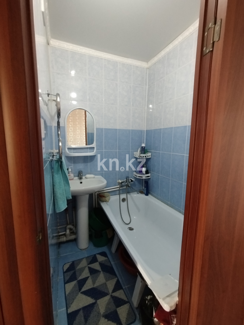 Продажа 3-комнатной квартиры, 62 м², 15 мкр., дом  18 в Караганде - фото 6