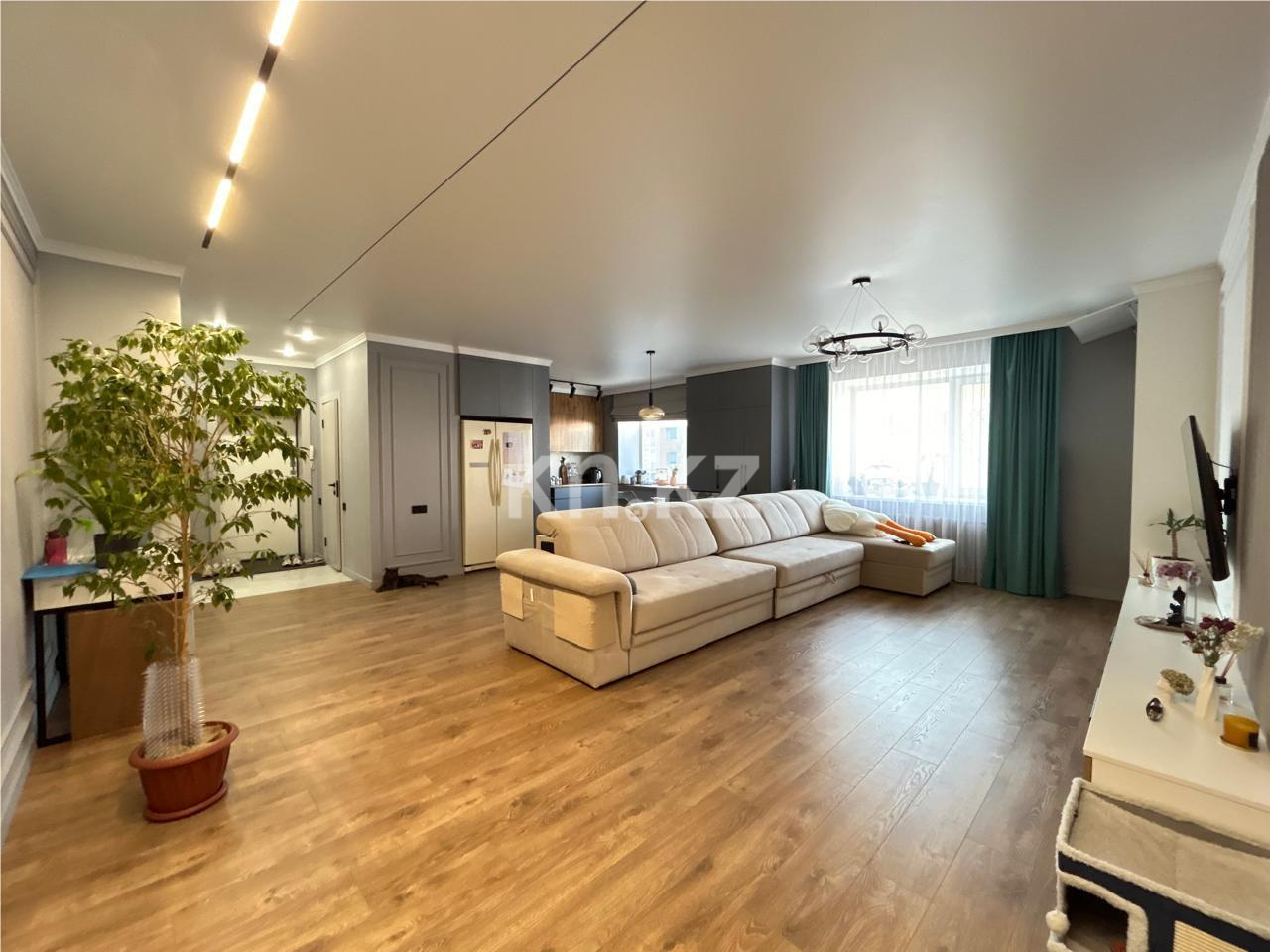 Продажа 4-комнатной квартиры, 105 м², ул. Иманбаевой в Астане