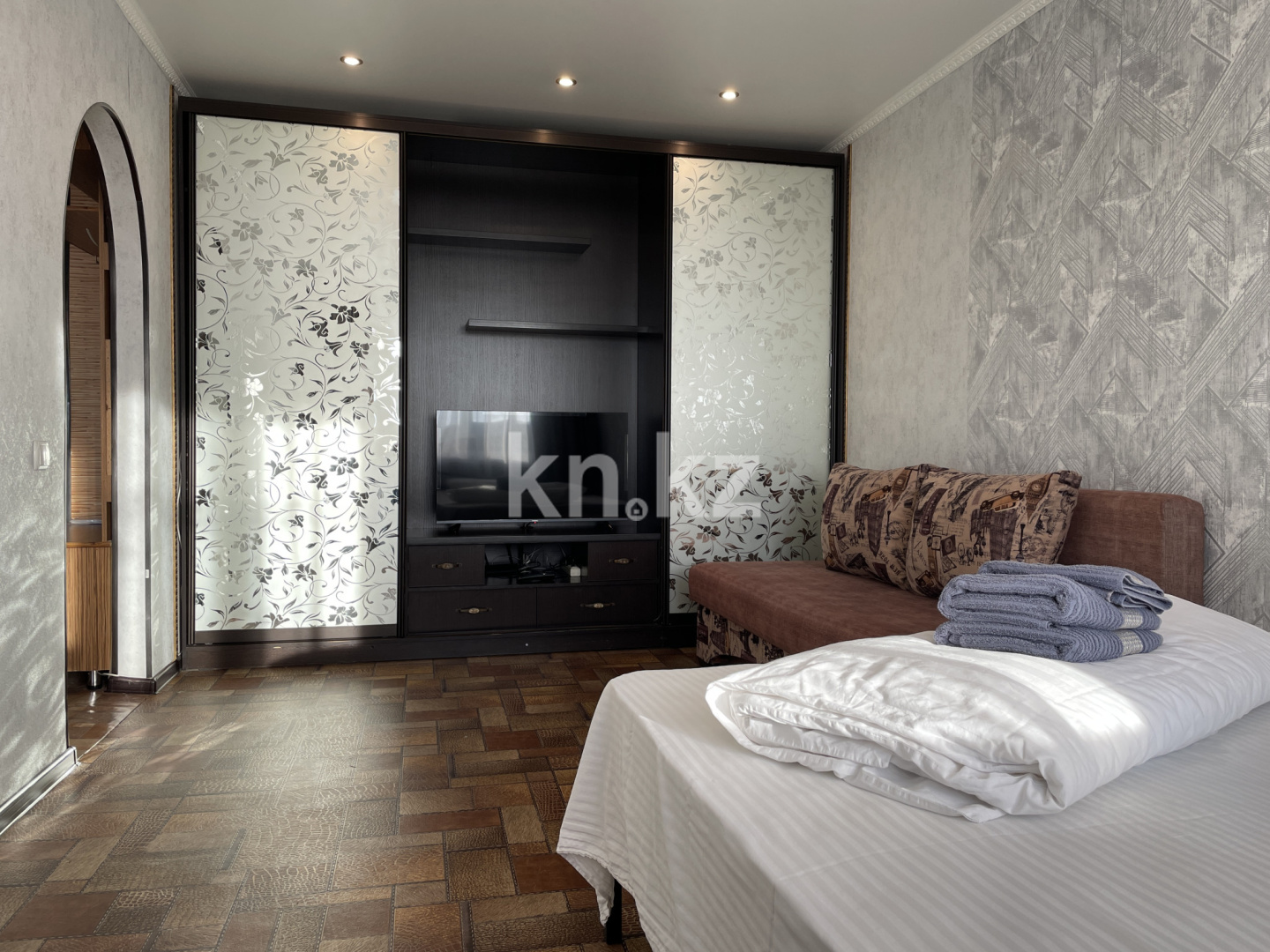 Аренда 1-комнатной квартиры посуточно, 1 м², Абая, дом  81 в Петропавловске - фото 2