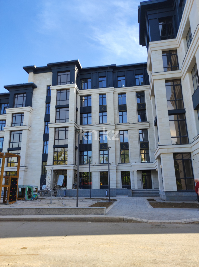 Продажа 3-комнатной квартиры, 92 м², ул. Аманжолова, дом  100 в Караганде