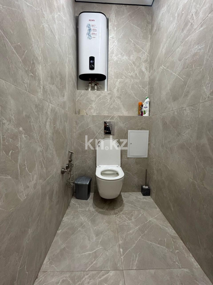 Продажа 3-комнатной квартиры, 89 м², ул. Букетова, дом  3/3 в Караганде - фото 16