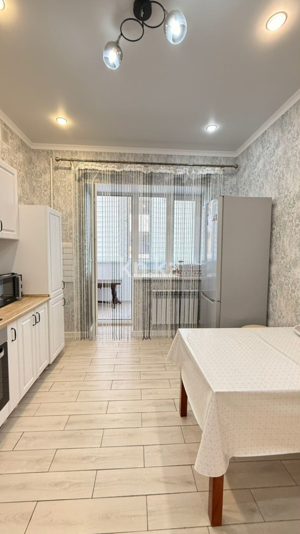 Продажа 2-комнатной квартиры, 72.4 м² в Уральске - фото 2