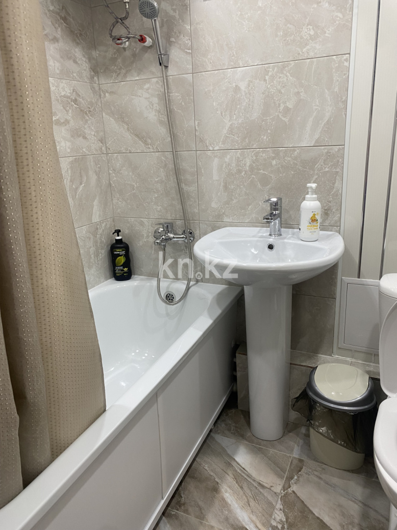 Аренда 1-комнатной квартиры посуточно, 36 м², мкр. Юбилейный, дом  40 в Кокшетау - фото 2