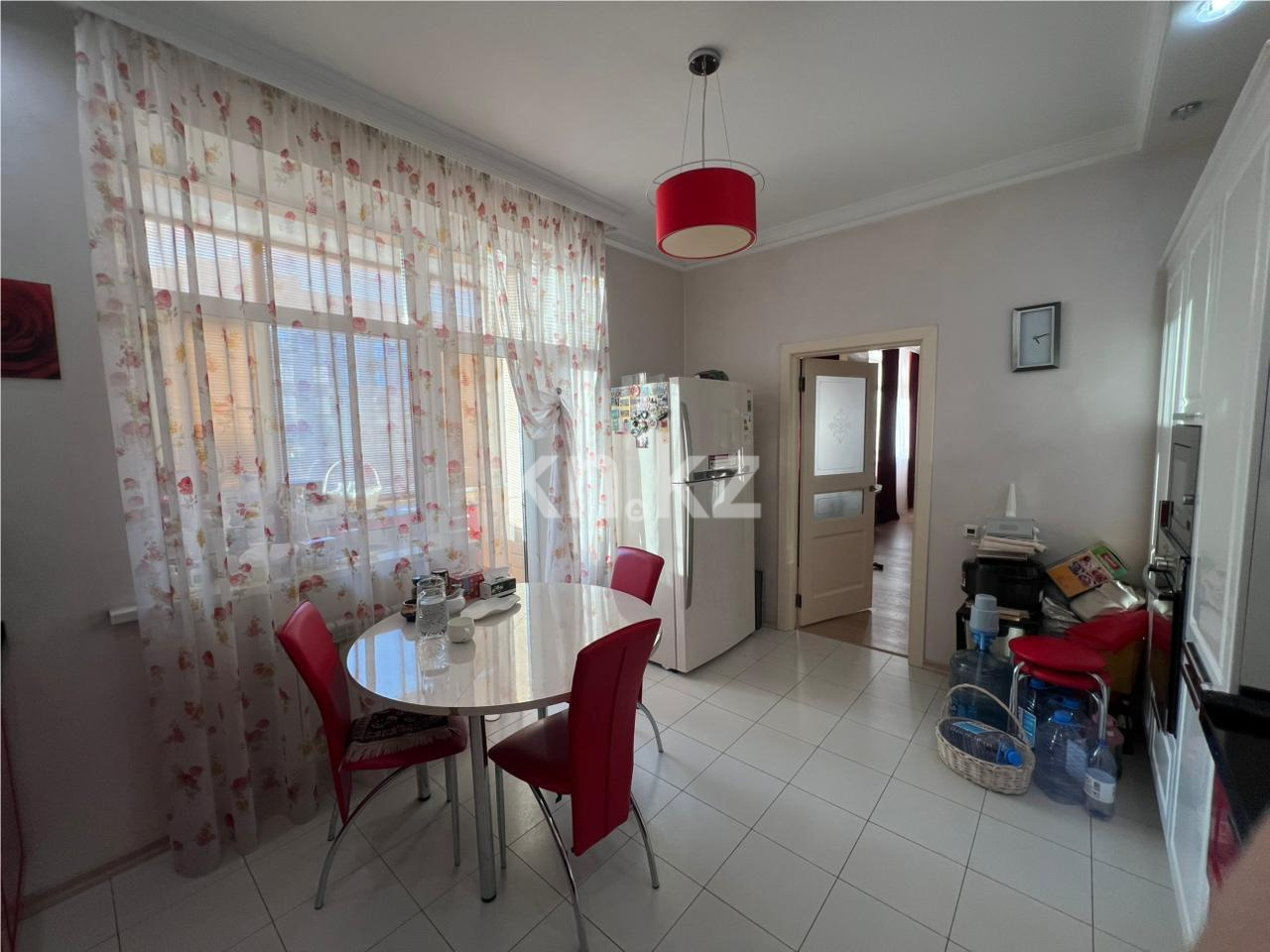 Продажа 4-комнатной квартиры, 188 м², ул. Аманжолова в Караганде - фото 5