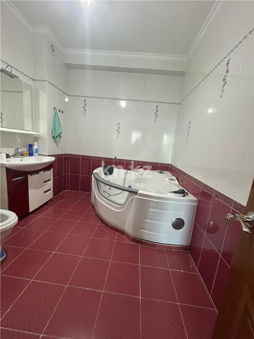 Продажа 3-комнатной квартиры, 111 м², ул. Достык в Астане - фото 9