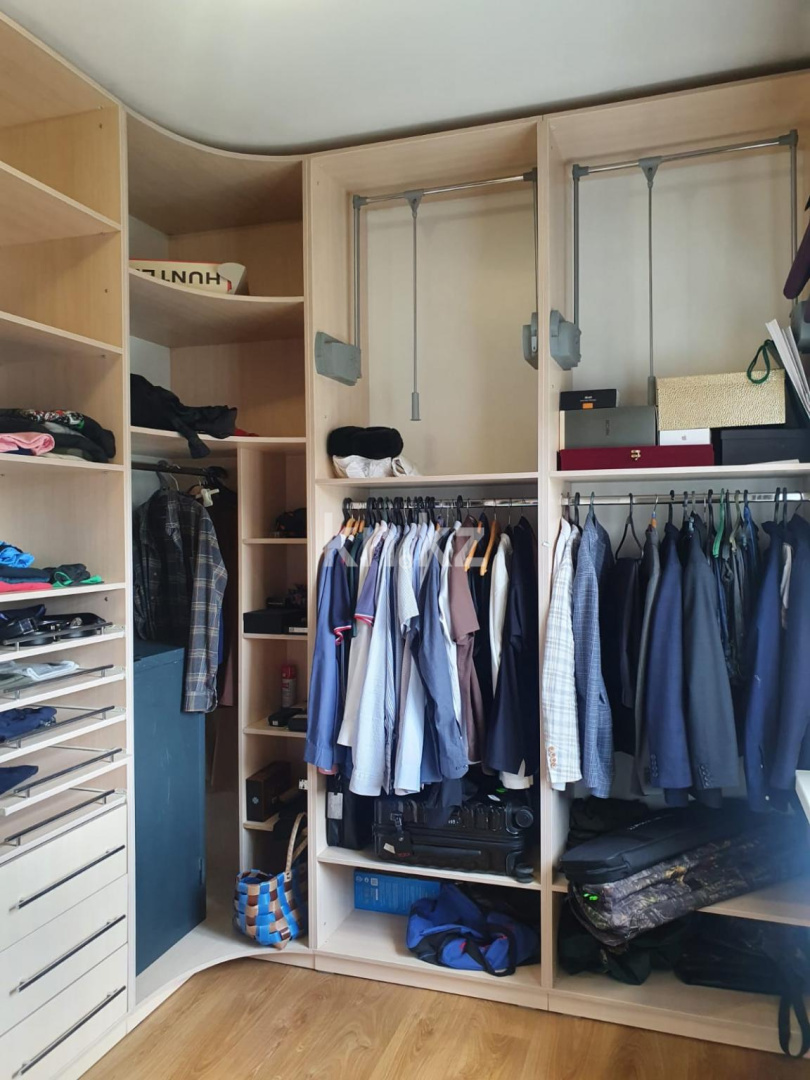 Продажа 6-комнатного дома, 428 м², ул. Ермекова в Караганде - фото 13