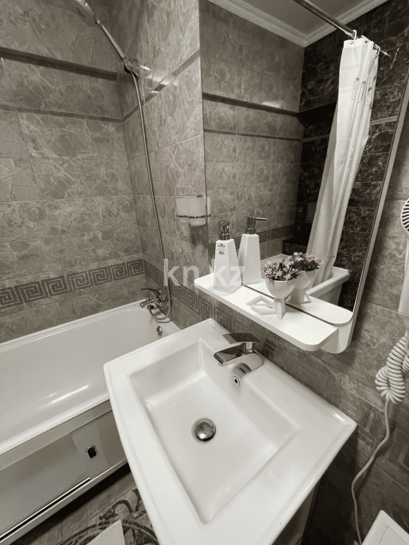 Аренда 1-комнатной квартиры посуточно, 40 м² в Алматы - фото 32