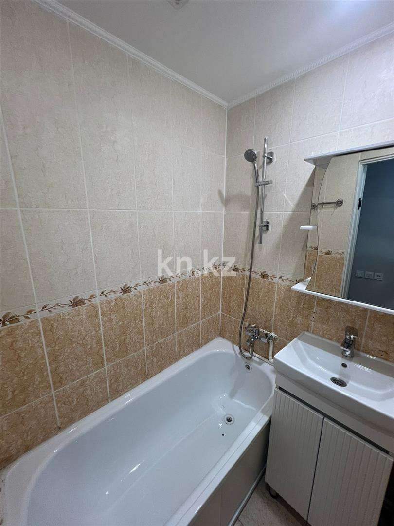 Продажа 2-комнатной квартиры, 44 м², 14 мкр., дом  42 в Караганде - фото 3