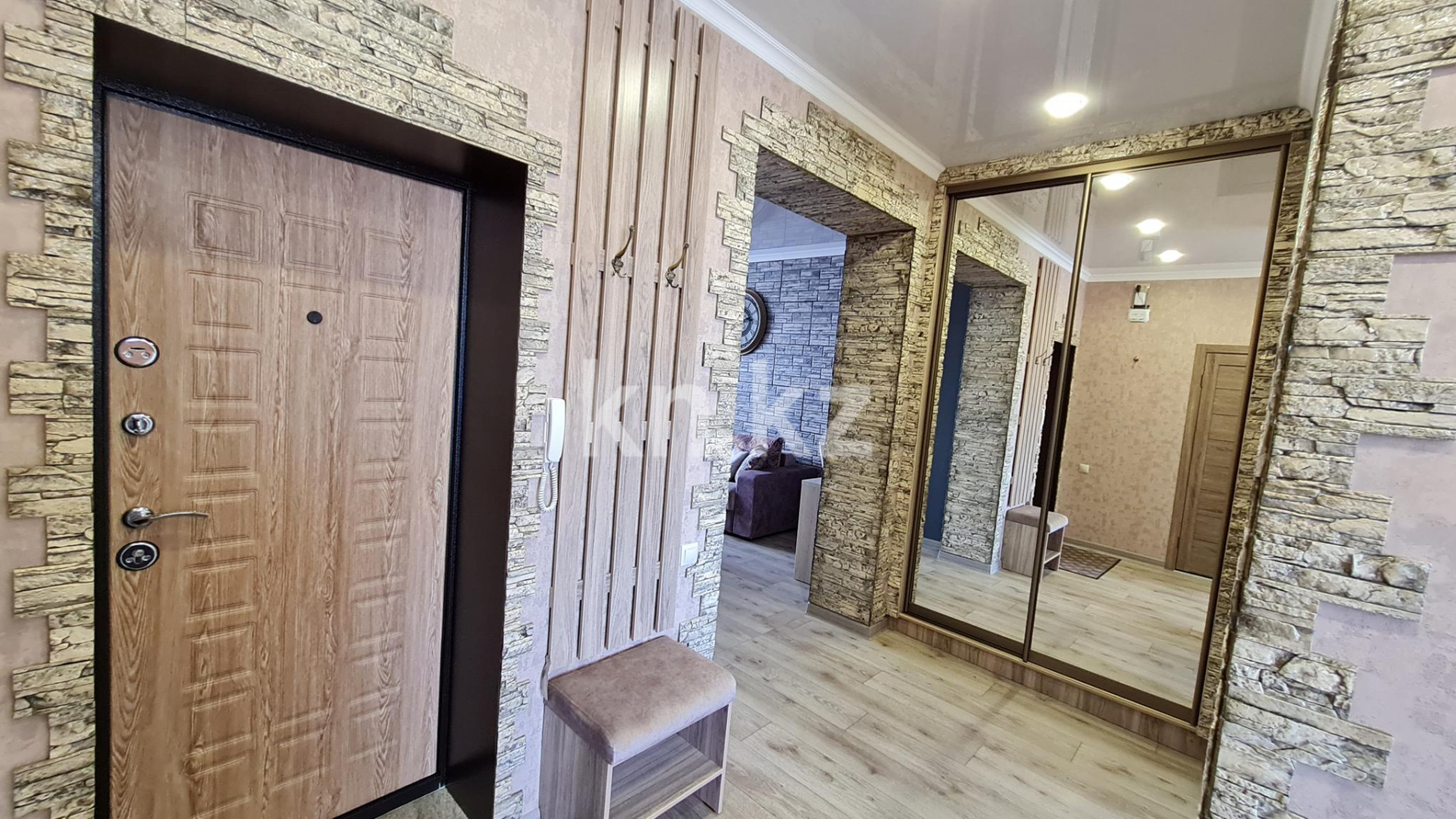 Аренда 2-комнатной квартиры посуточно, 56 м², ул. Чехова, дом  55 в Усть-Каменогорске - фото 18