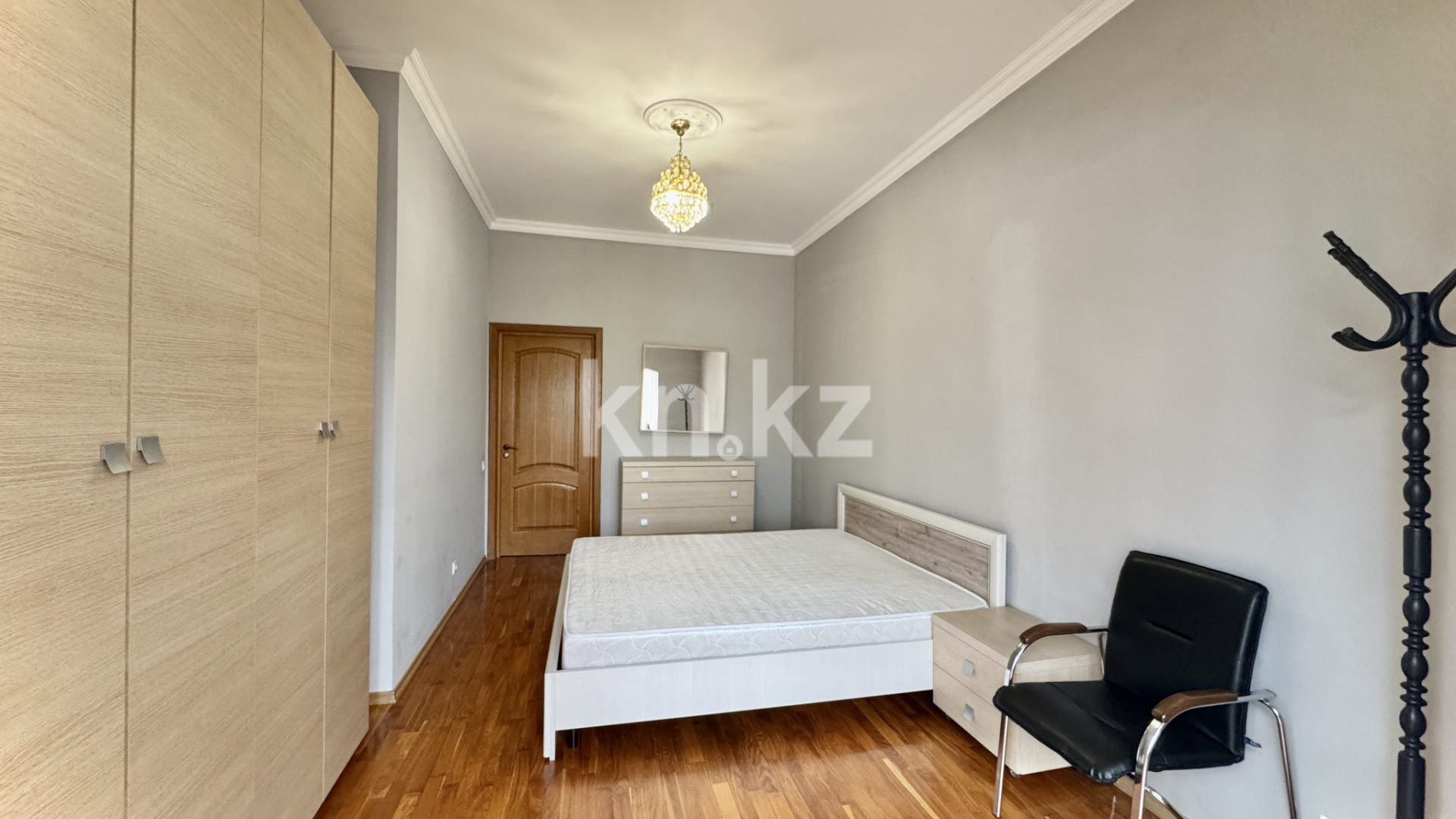 Продажа 5-комнатной квартиры, 186.4 м², мкр-н Самал-3 в Алматы - фото 13