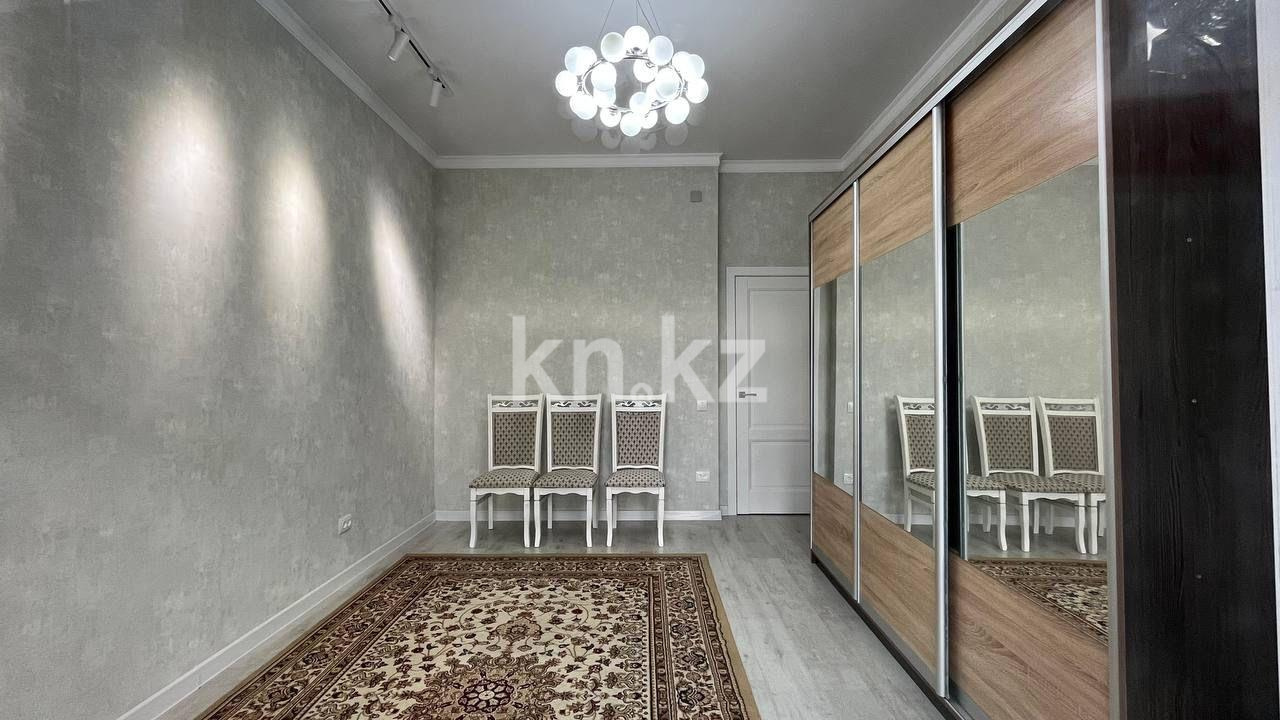 Продажа 2-комнатной квартиры, 65 м², ул. Муканова в Караганде - фото 11