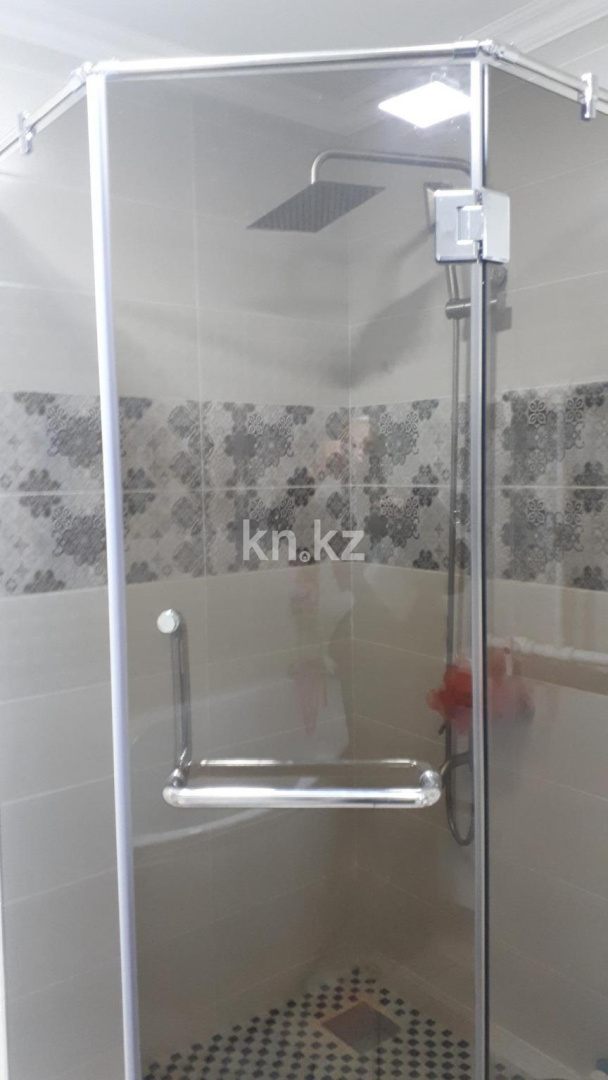 Продажа 5-комнатной квартиры, 119 м², ул. Аманжолова, дом  69 в Караганде - фото 20