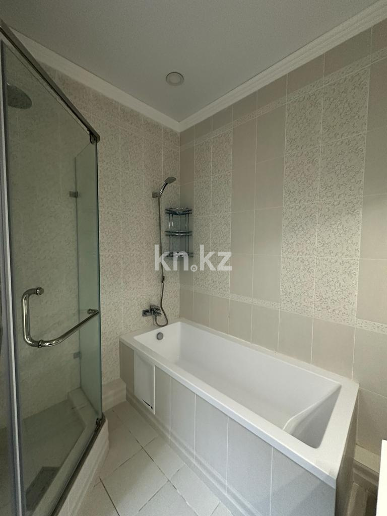 Аренда 3-комнатной квартиры, 110 м², ул. Бокейхана, дом  27 в Астане - фото 10