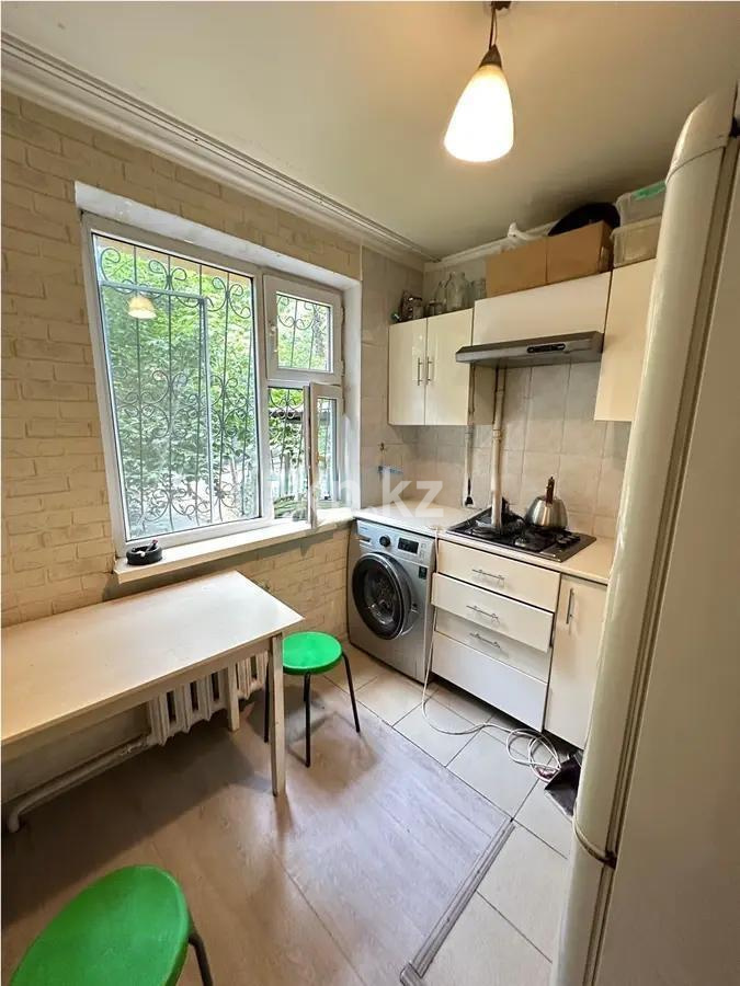 Продажа 3-комнатной квартиры, 58 м², 4 мкр., дом  8 в Алматы - фото 4