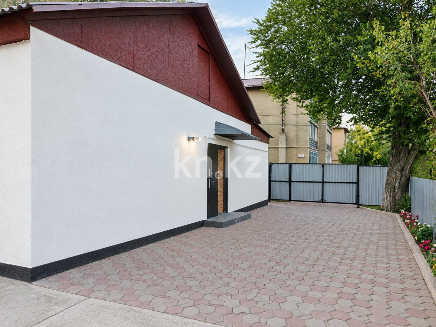 Продажа 4-комнатного дома, 74 м² в Караганде