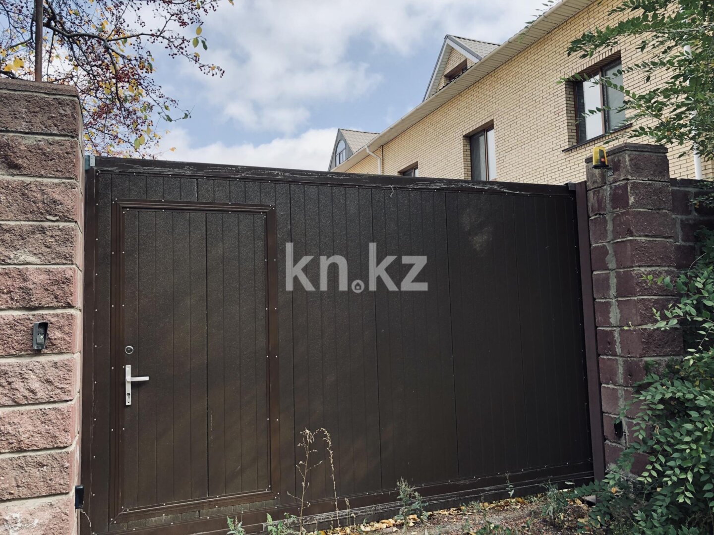 Продажа 5-комнатного дома, 400 м² в Караганде