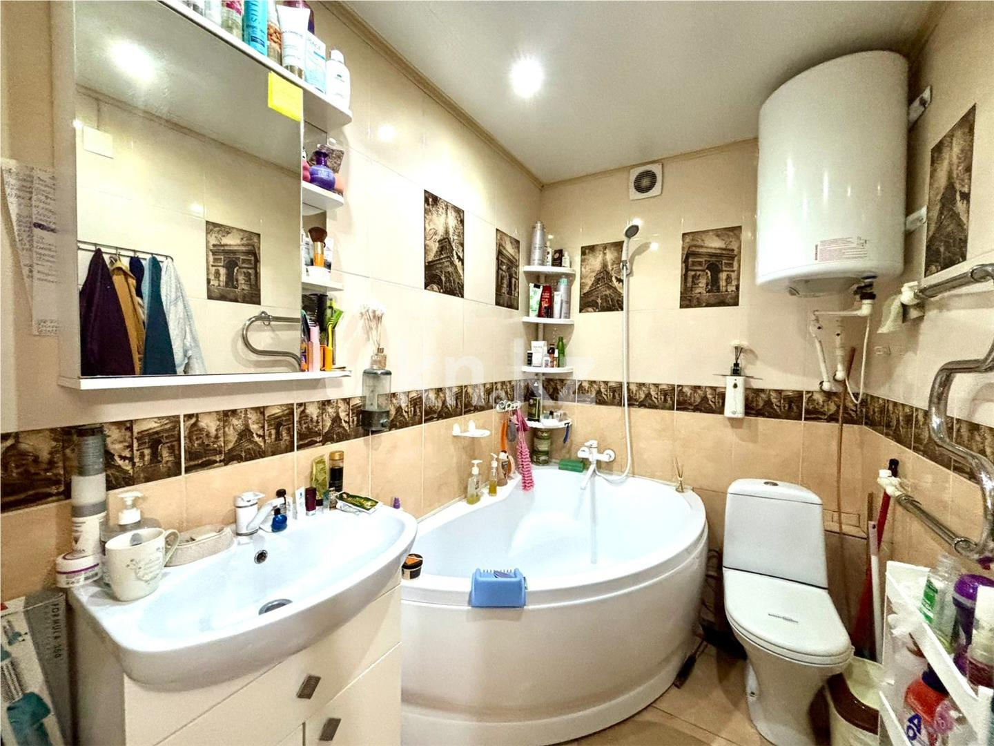 Продажа 3-комнатной квартиры, 63 м², 23 мкр. в Караганде - фото 9