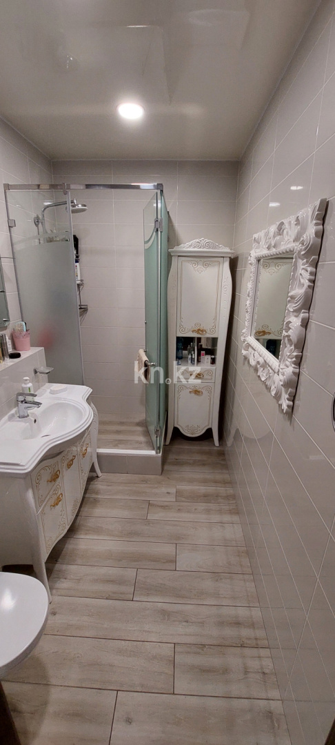 Продажа 5-комнатной квартиры, 217 м², ул. Аманжолова, дом  41 в Караганде - фото 24