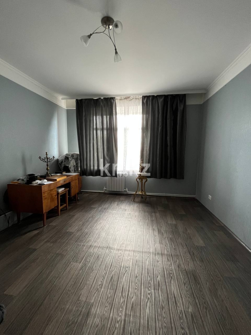 Продажа 4-комнатной квартиры, 136 м², ул. Аманжолова, дом  65/4 в Караганде - фото 11