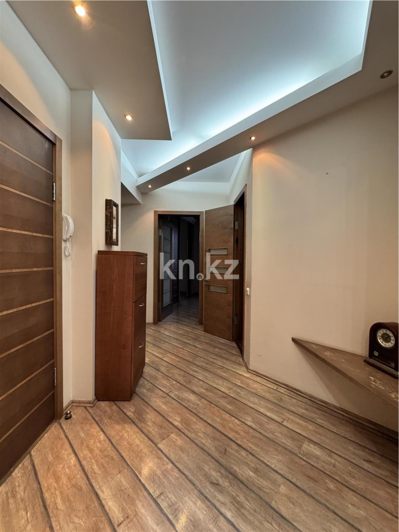 Продажа 3-комнатной квартиры, 66.2 м², ул. Абая, дом  26 в Караганде - фото 19